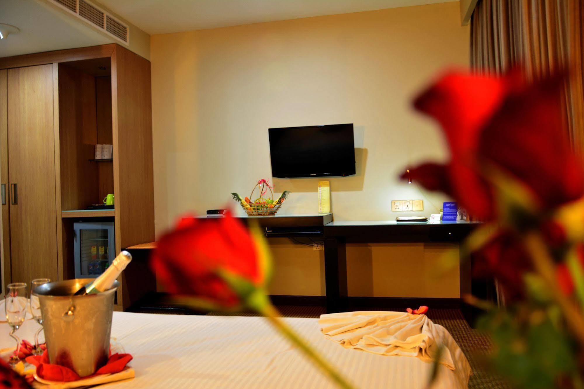 Pearl Grand Hotel Colombo Exterior photo