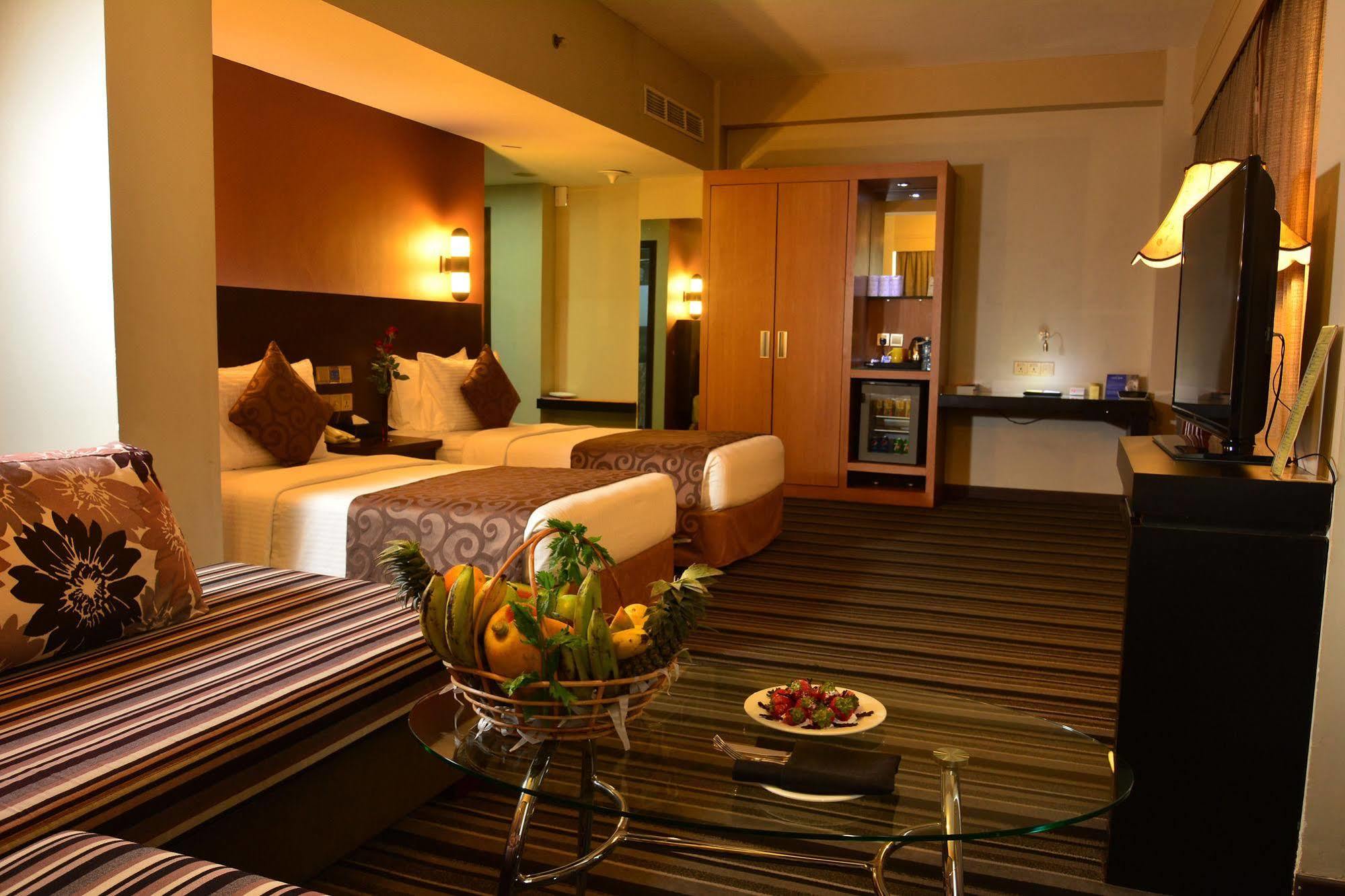 Pearl Grand Hotel Colombo Exterior photo
